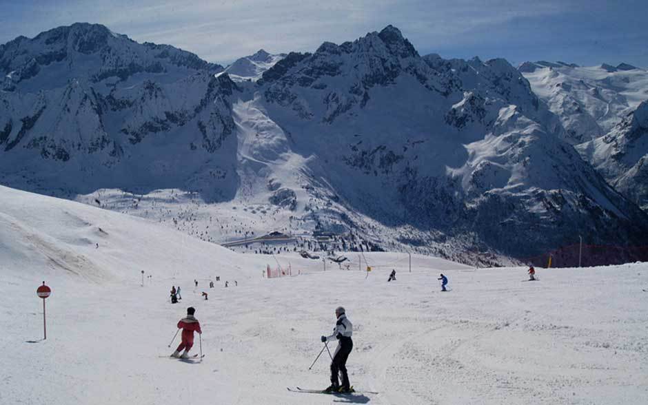 Skiing in Passo Tonale