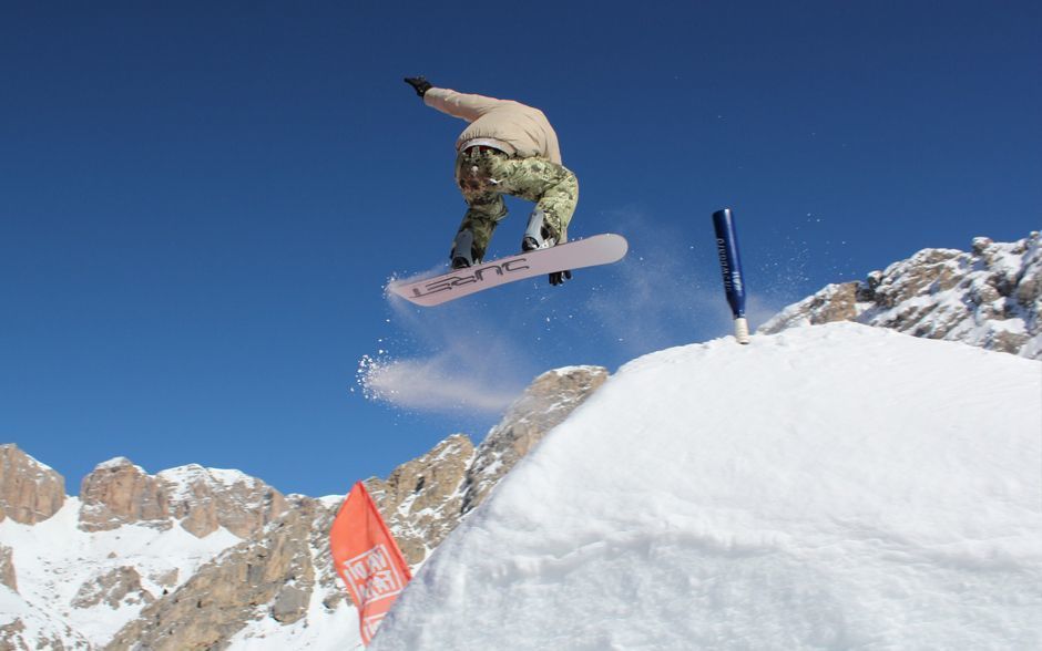 Snowboarding in Cortina