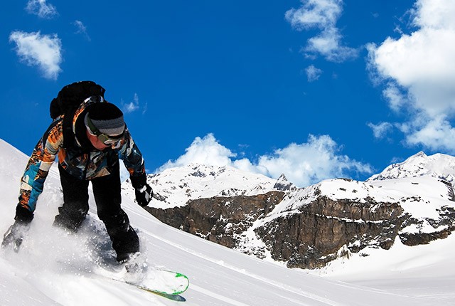 Snowboarding in Colfosco