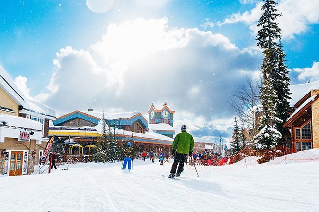 Skiing in Big White