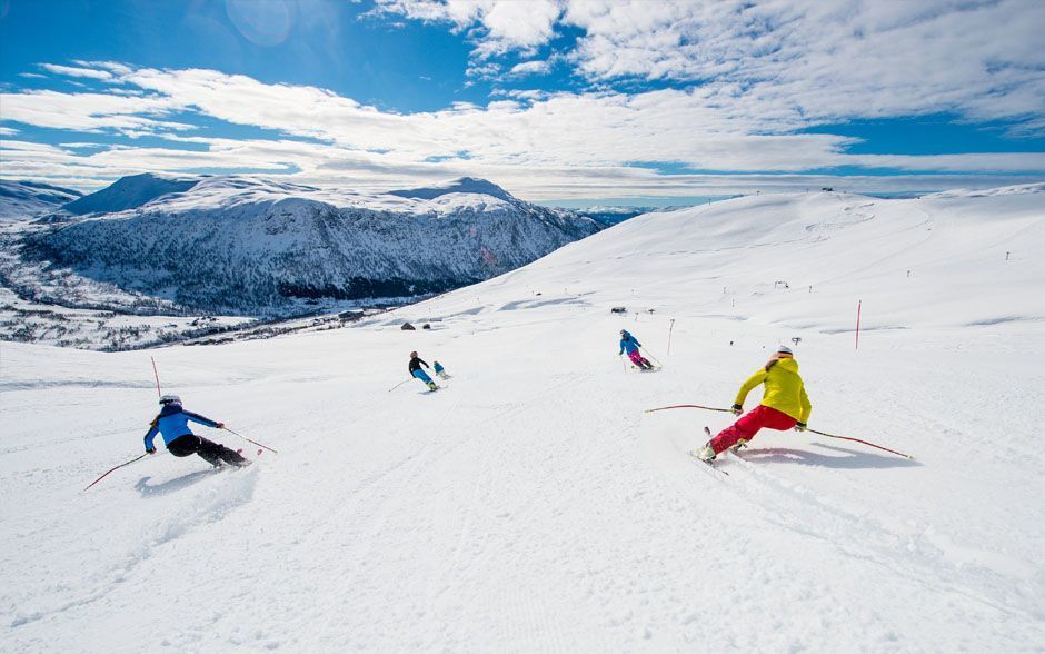 Skiing in Myrkdalen