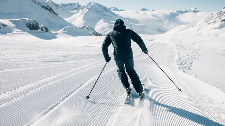 Skiing in Zürs
