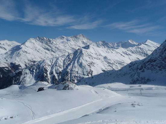 Skiing in Grimentz