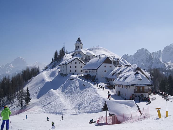 Skiing in Val di Fassa