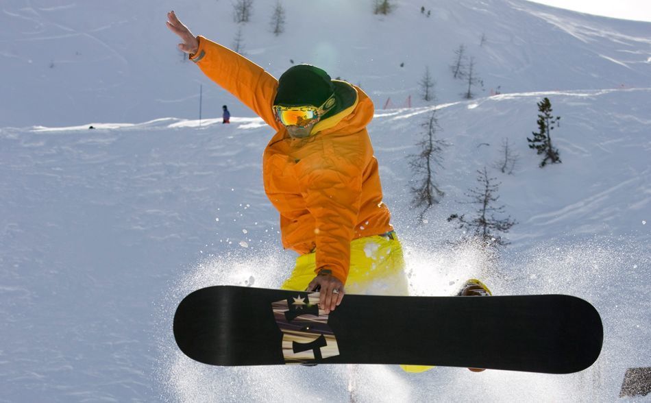 Snowboarding in La Clusaz