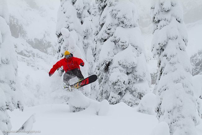 Snowboarding in Fernie