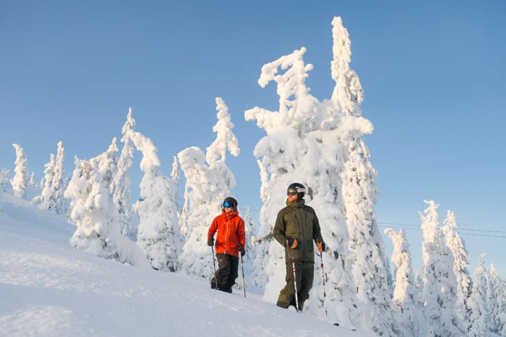 family skiing in norway