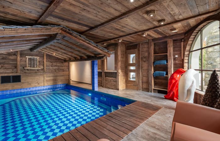 chalets with swimming pools