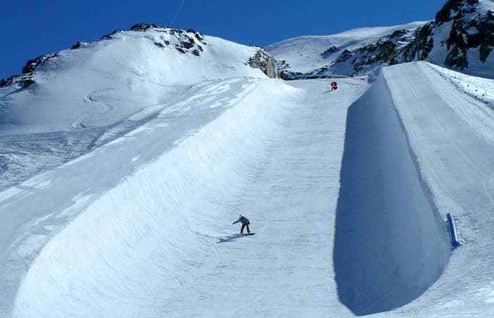 Half pipe in Les Deux Alpes snow park