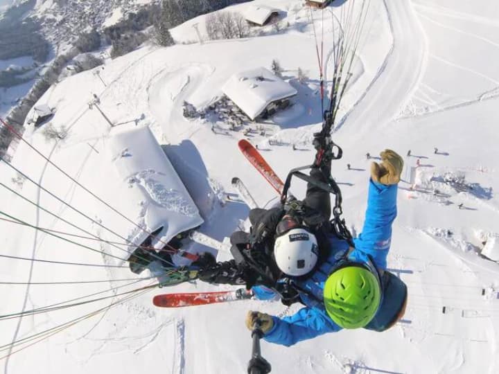 Paragliding in Morzine