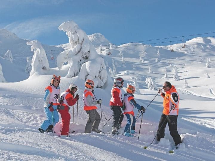 Kids skiing